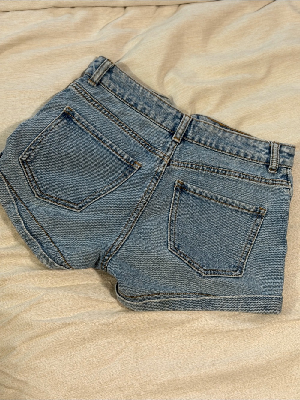 Silver Jeans Light Wash High-Rise Denim Shorts - Picture 2 of 3